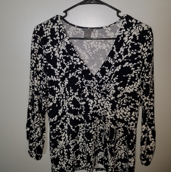 Ann Taylor Black V Cut Shirt Size M - Picture 1 of 3